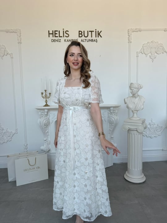 Pullu Çiçek Nakışlı Saten Kurdele Detaylı Uzun Abiye - Ekru