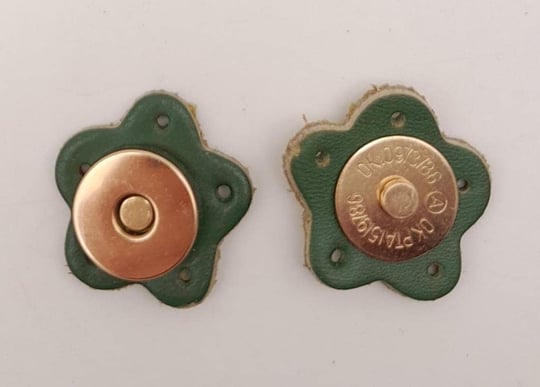 Aksesuar Yeşil Gerçek Derili Çiçek Model Mıknatıslı Çıtçıt Light Gold Metalli