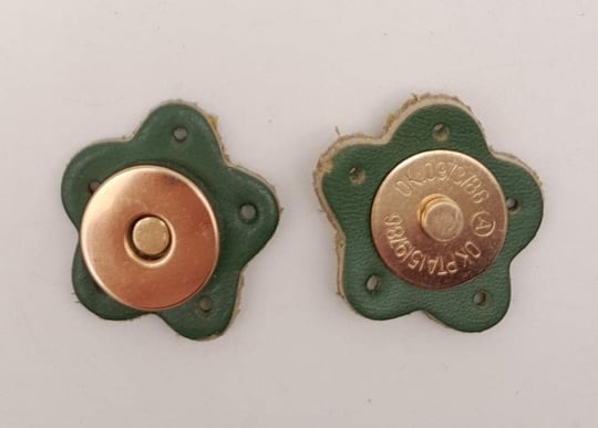 Aksesuar Yeşil Gerçek Derili Çiçek Model Mıknatıslı Çıtçıt Light Gold Metalli