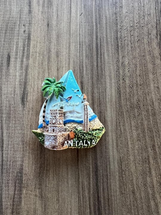 Antalya Temalı Dekoratif Buzdolabı Magneti, Mavi ve Yeşil Tonlarda, El Yapımı Turistik Hediyelik Eşya
