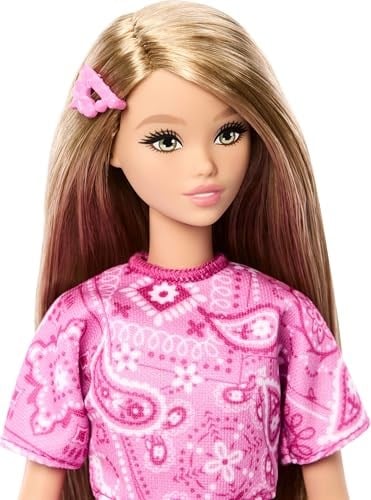 Barbie Fashionistas Style Pop No. 249 sarı saçlı, pembe şal etek, pembe şal desenli gömlek, platform tabanlı beyaz sandalet, JJN62