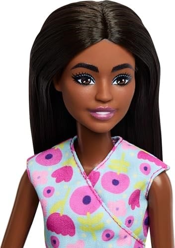 Barbie Kariyer Bebek Doktoru Oyun Seti, 2 Hasta Bebekli, Muayene Masası ve Aksesuarlar, Esmer