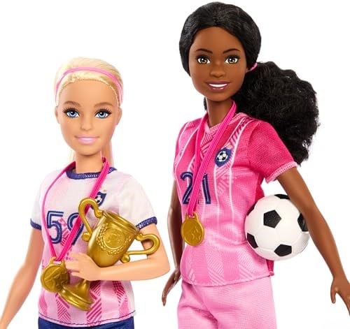 Barbie kariyer bebekleri ve 15 aksesuar, Barbie Brooklyn ile sarı saçlı ve minyon bebek, 2 kale, 2 top ve daha fazlasıyla Futbolcu Bebekler oyun seti, HRG88