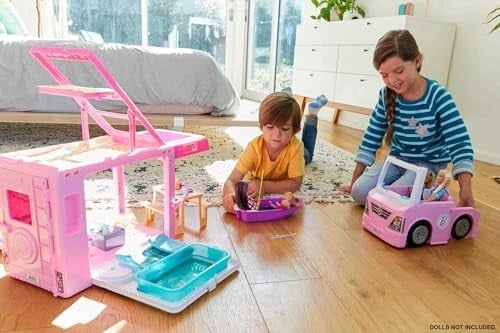 Barbienin 3ü Bir Arada Muhteşem Karavanı ve Aksesuarları, Havuz, Kamyonet, Tekne ve Aksesuarlı Araç Dahil GHL93