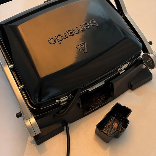 Bernardo Ruby 2000W 6 Dilim Kapasiteli Çıkarılabilir Plakalı Izgara ve Tost Makinesi Siyah