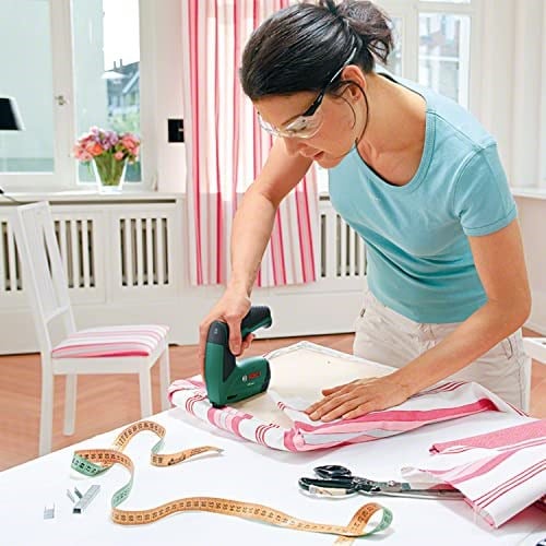 Bosch Akülü Zımba veya Çivi Çakma Tabancası (Entegre Akü, 3.6 Volt, 30 Darbe/Dak, Metal Kutuda)