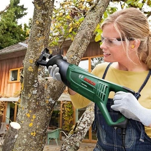 Bosch PSA 700 E Panter Testere, Güçlü 710 Watt Motor, Ahşapta kesme kalınlığı: 150 mm, Çelikte kesme kalınlığı: 10 mm, Testere bıçağı stroku: 20 mm, Yeşil