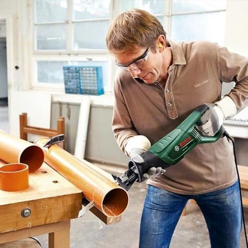 Bosch PSA 700 E Panter Testere, Güçlü 710 Watt Motor, Ahşapta kesme kalınlığı: 150 mm, Çelikte kesme kalınlığı: 10 mm, Testere bıçağı stroku: 20 mm, Yeşil