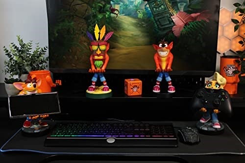 Cableguys Crash Bandicoot Quantum Figurine - Support & Charger for Controller and Smartphone - Exquisite Gaming