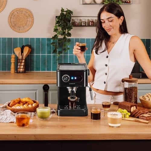 Cecotec Power Espresso 20 Pro espresso makinesi. 20 bar basınç, döner buhar çıkışı, 1.5 l su haznesi. Evde yüksek kaliteli espresso ve cappuccino