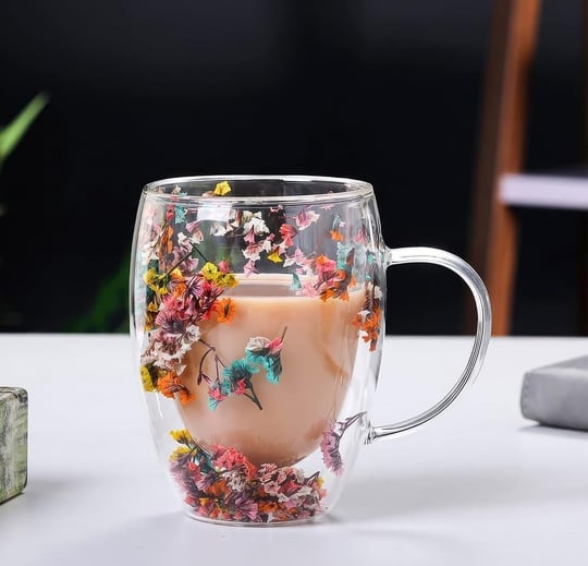 Çift Cidarlı Borosilikat Cam, Renkli Kuru Çiçek Tasarımlı, 350 ML Kapasiteli, Kulplu, Şeffaf Kahve Kupası