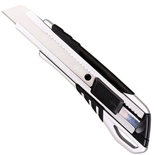 Deli Blisterli Geniş Gövde Metal Uçlu Maket Bıçağı Gümüş
