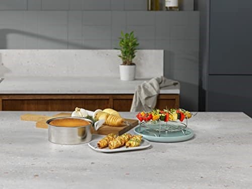 Electrolux EAFEK1 Airfryer Aksesuar Seti - 6 Parça Pişirme Kiti | Çok Amaçlı Pişirme Kiti, Fırın Kabı Izgara Şiş ve Spiral Kesici, BPA İçermez, 300°C Isıya Dayanıklı, Kolay Temizlik