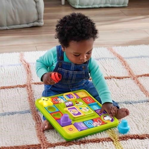 Fisher-Price Köpekçiğin Oyun İstasyonu Fisher-Price Müzikli Canlandırma Masa Oyunu Bebek Oyuncağı, Eğlen ve Öğren Köpekçikin Oyun İstasyonu, Çok Dilli Versiyon HRB70