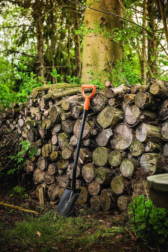 Fiskars Bahçıvan küreği, sert, taşlı zeminler için, sivri, uzunluk: 117 cm, çelik yaprak ve sap, plastik sap, siyah/turuncu, sağlam, 1003455