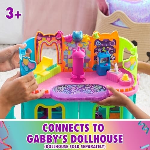 Gabbys Dollhouse, parti odası oyun seti, Gabby ve Marty figürlü kaykay parkı çatı katı odası, mobilya ve aksesuarlar, 3 yaş ve üzeri