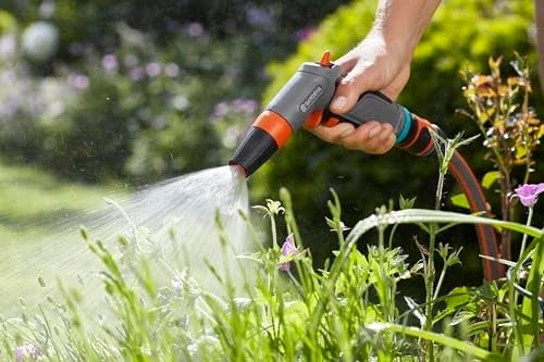 Gardena Comfort temizleme şırıngası: Temizlik ve püskürtme için su püskürtücü, darbe tetikleyici ve sürekli kilitleme, dona karşı dayanıklı (18303-20)