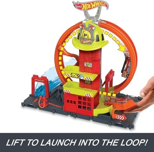 Hot Wheels Çember Pistli İftaiye İstasyonu 1 oyuncak araba ve süper çemberli itfaiye istasyonu içeren Hot Wheels™ Şehri Çember Pistli İftaiye İstasyonu HKX41