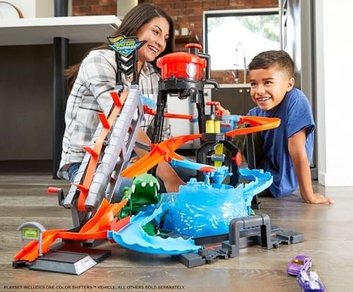 Hot Wheels DEV TİMSAH ARABA YIKAMA OYUN SETİ Hot Wheels Dev Timsah Araba Yıkama Oyun Seti FTB67 FTB67