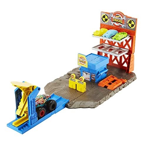 Hot Wheels Monster Trucks Patlama İstasyonu Oyun Seti ve 1 adet 1:64 ölçekli HW Demo Derby ile 3 adet parçalanabilen araba, fırlatıcı, efsane ezme ve çarpma eğlencesi, 4-8 yaş HFB12