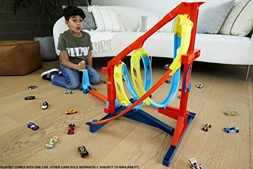 Hot Wheels Track Builder Spiral Dönüşlü Pist Oyun Seti, yaratıcı spiral pist yarışları, hedefi vurmanın 2 yolu, 1 adet Hot Wheels araç dahil, 6 yaş ve üzeri HDX79