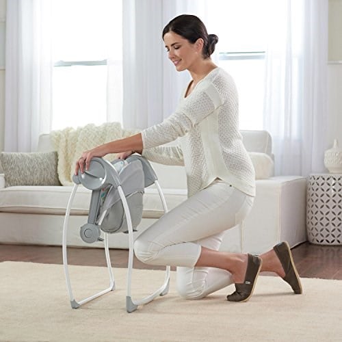 Ingenuity Comfort 2 Go Kompakt Taşınabilir 6 Vitesli Müzikli Bebek Salıncağı, Kolay Seyahat için Katlanır - Hayali Orman, 0-9 Ay
