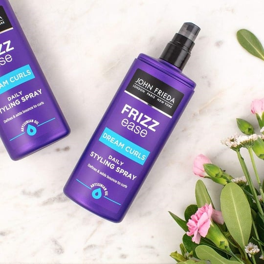 John Frieda Frizz Ease Dream Curls Kusursuz Bukleler Günlük Şekillendirici Sprey 200 ml