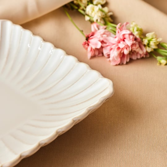 Karaca Daisy Kare Çukur Tabak 22,5 cm