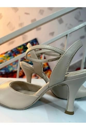 KREM KEBELEK MODEL LATİN-SALSA-TANGO DANS VE SALON AYAKKABIS 7,5 CM 11 PONT KADEH MODEL KAPALI TOPUK