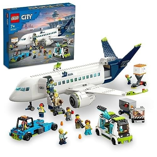 LEGO City Yolcu Uçağı 60367 - Yaş ve Üzeri Çocuklar ve Uçak Meraklıları için Yaratıcı Oyuncak Yapım Seti (930 Parça)