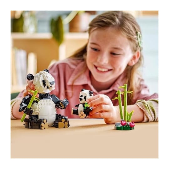 LEGO Creator 3’ü 1 Arada Vahşi Hayvanlar: Panda Ailesi 31165-8 Yaş ve Üzeri Çocuklar için Orka veya Penguene Dönüşen Oyuncak Yapım Seti, Doğum Günü Hediyesi (626 Parça)