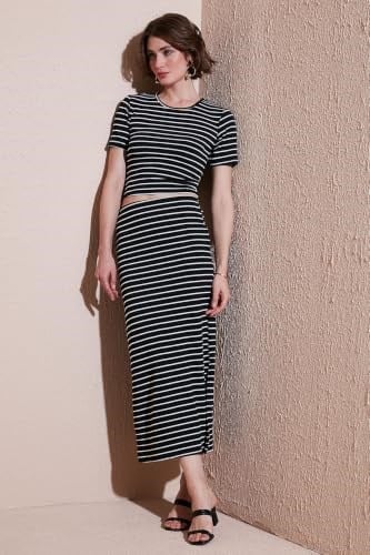 Lela Çizgili Slim Fit Bisiklet Yaka Yırtmaçlı Midi Boy Etekli Crop Takım Bayan TAKIM 5866132 - Bedenler: S, M, L, XL