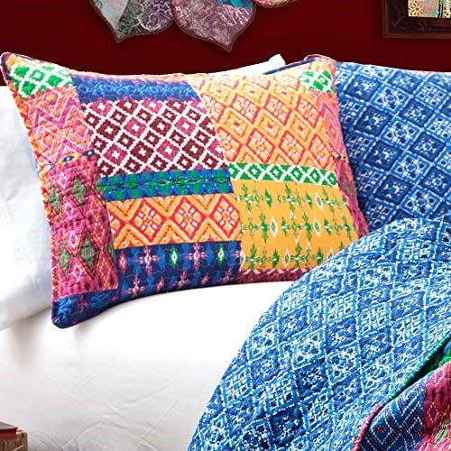Lush Decor Misha Yorgan | Yama İşi Bohem Ters Çevrilebilir Baskı Desenli 3 Parça Yatak Seti - Battal Boy - Fuşya ve Mavi