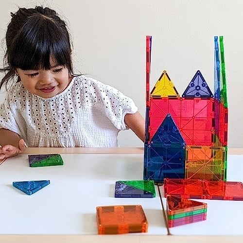 Magna-Tiles 32 parçalı set Clear Colours, farklı, manyetik 3D yapı taşları, net renklerde, oyun oynayarak öğrenmeyi teşvik eder