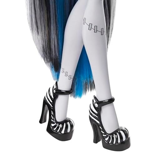 Monster High Reel Drama Bebek, Frankie Stein Siyah Beyaz, Bebek Boyutu ve Yaşam Boyu Posterlerle Koleksiyonluk Reprodüksiyon, Korku Flick Teması - Seçenekler: Frankie Stein, Clawdeen Kurt