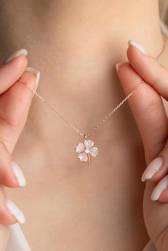 NEREZE 925 Ayar Gümüş Pembe Zirkon Taşlı Dört Yapraklı Şans Yonca Kolye