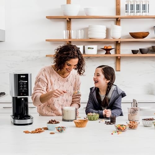 NINJA Creami NC301LAA Dondurma Makinesi Karışımları Smoothies Shakes Shakes Smoothies 7 Tek Dokunuşlu Programlar Kapaklı 2 Kap Kompakt Boyut Gümüş