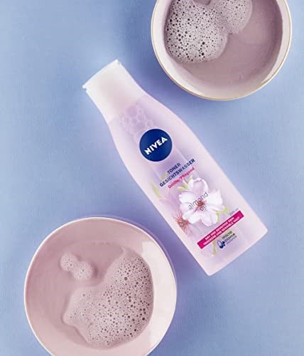 NIVEA Yatıştırıcı Kuru Ciltler, Yüz Temizleme, Saf Su ve Badem Yağı Tonik (200 ml)