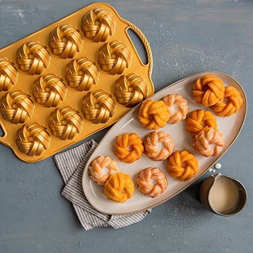 Nordic Ware 95377 Bundtlette Pan 75. Yıl Dönümü Örgülü Bundt Bites, Altın, 3,5