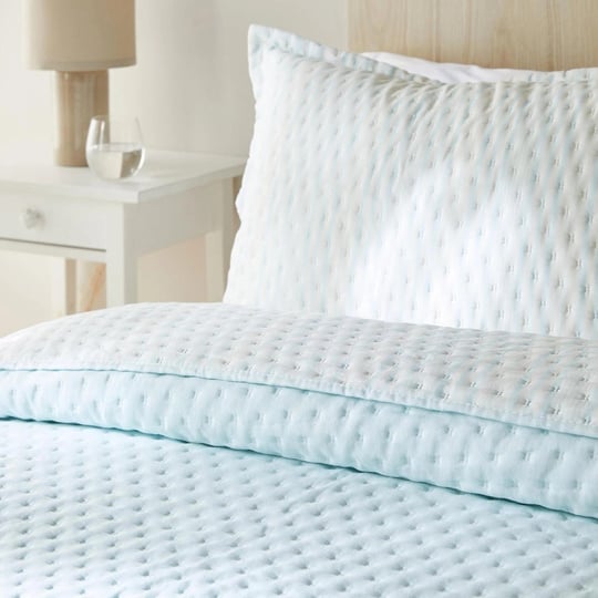 Ocean Home Textile Pamuklu Kapitoneli Açık Mavi Renk Çizgi Desen Çift Kişilik Yatak Örtüsü Seti 1 Adet 250 X 230 / 2 Adet 50 X 70