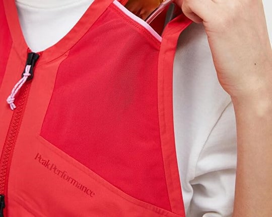 Peak Performance W TRAILBLAZER VEST Kadın Outdoor Yelek G80336010T Kırmızı