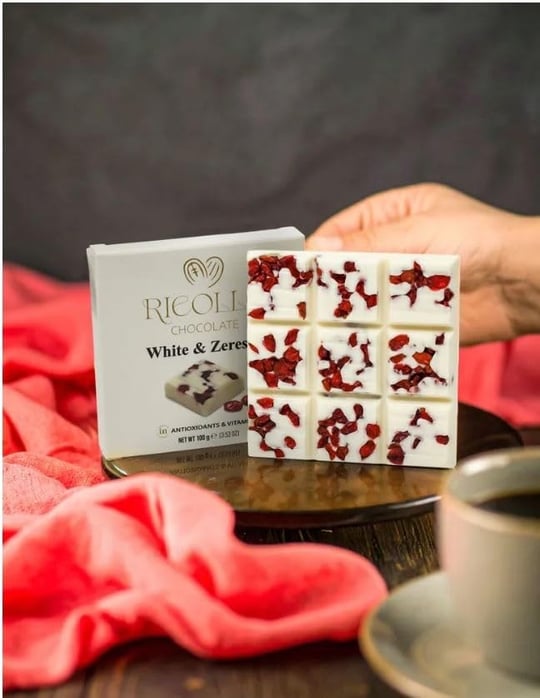 Ricolle Chocolate White and Zereshk 100 gr (EKŞİ ve TATLI)