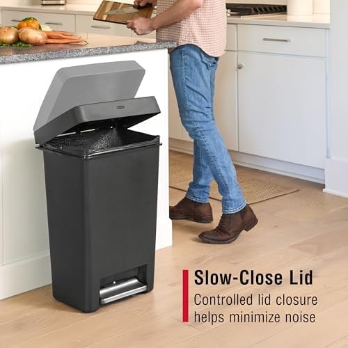 Rubbermaid Kapaklı Mutfak Çöp Kovası, 13 Galon, Siyah, Ev/Mutfak/Daire/Garaj için Çöp Kovası - Seçenekler: Adım, Premium Adım, YENİ Premium Adım Açma, Yeni Adım