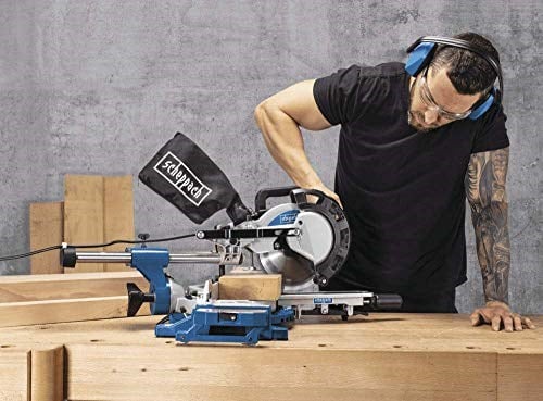 Scheppach HM216 gönye testere 2000 W, Ø 216 mm testere bıçağı, kesme kenarı lazerli ve LEDli 34 cm kesme genişliği, hızlı kilitli döner masa, 2 sert metal testere bıçağı dahil