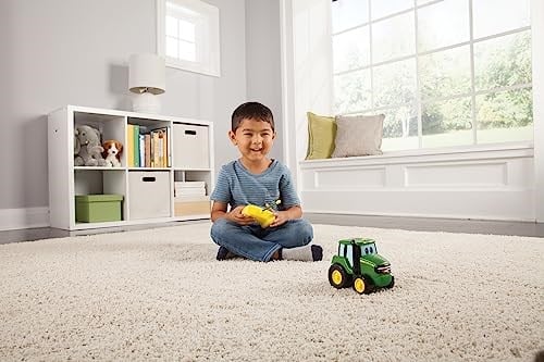 Tomy JD RC John Deere Uzaktan Kumandalı Traktör - Seçenekler: Uzaktan kumandalı Johnny, Johnny Traktör, Eğitim ve Eğlence