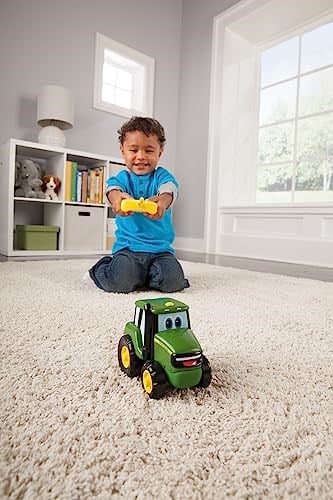 Tomy JD RC John Deere Uzaktan Kumandalı Traktör - Seçenekler: Uzaktan kumandalı Johnny, Johnny Traktör, Eğitim ve Eğlence