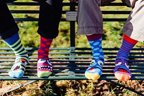 United Oddsocks The Grump Heads Hediye Kutusu – 6 Kaba Karışık ve Eşleşen Tuhaf Çorap Erkekler İçin – UK 6–11, EUR 39–46, US 7–12 – Renkli Canavar Temalı Yenilikçi Çoraplar – Doğum Günü, Noel ve Daha 