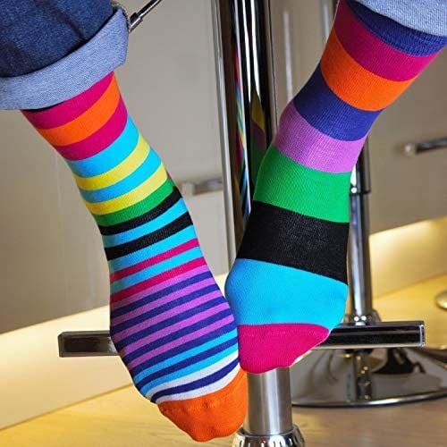 United Oddsocks/Sock Exchange hafta sonu çorabı / 6lı set, farklı renkli, tek