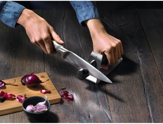 WMF Gourmet 2 Kademeli Bıçak Bileyici, Seramik Bileme Diskleri, Ön ve İnce Bileme, Güvenli Kullanım - Seçenekler: Gümüş, Çelik