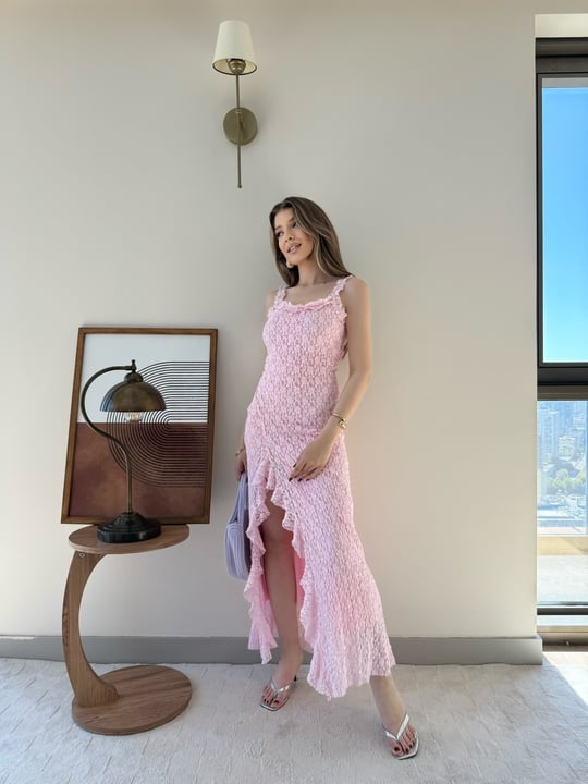 Askılı Sırt Dekolte Detay Fırfır Yırtmaçlı Dantel Astarlı Elbise Pembe 2331